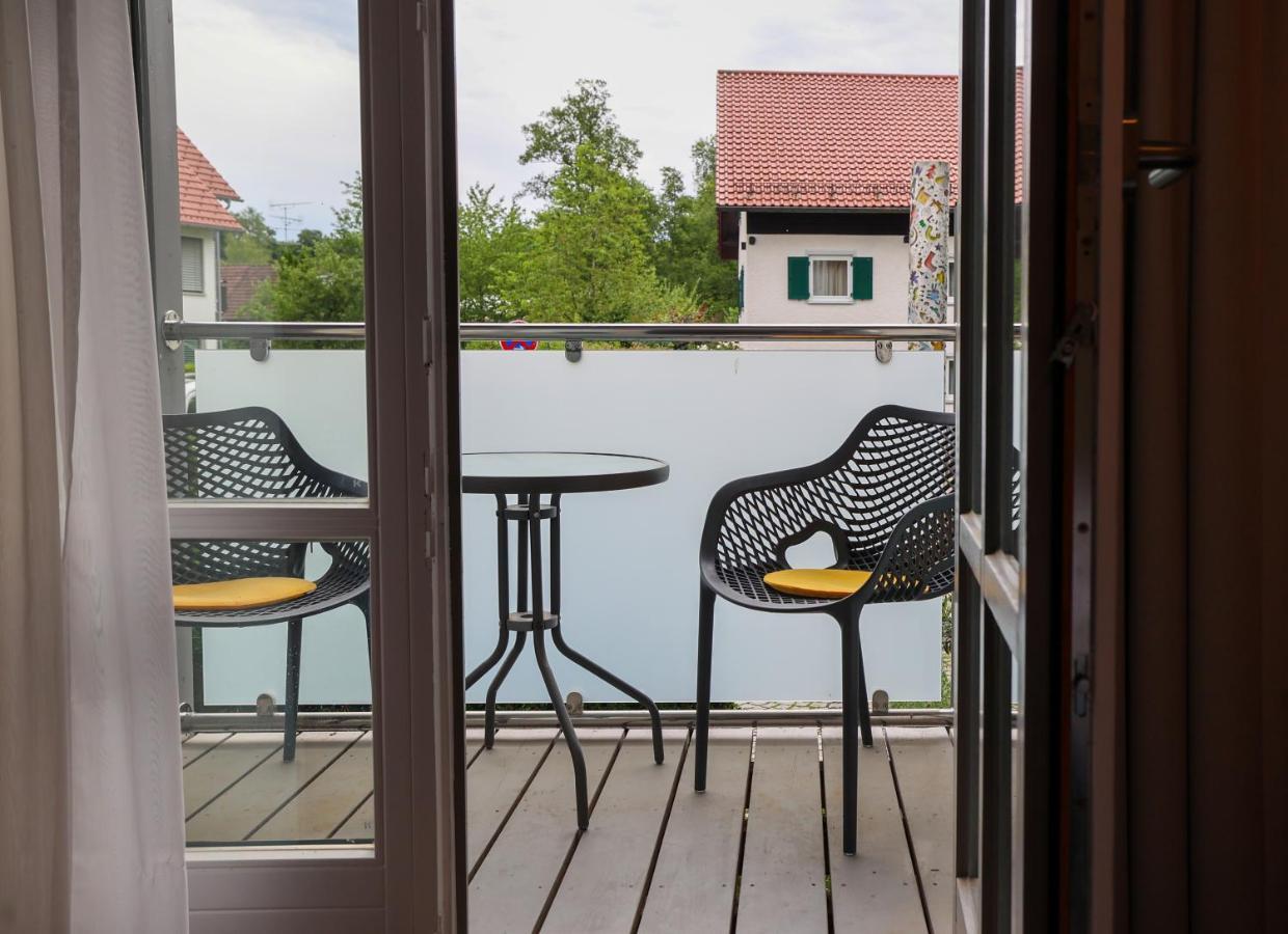 Sopherl Am - Fruehstueck Auf Der Seeterrasse, Sehr Ruhig Und Wunderschoen Am See, 3 Minuten Nach Oberpfaffenhofen, Viele Radtouren, Restaurants & Cafes In Der Umgebung Weßling