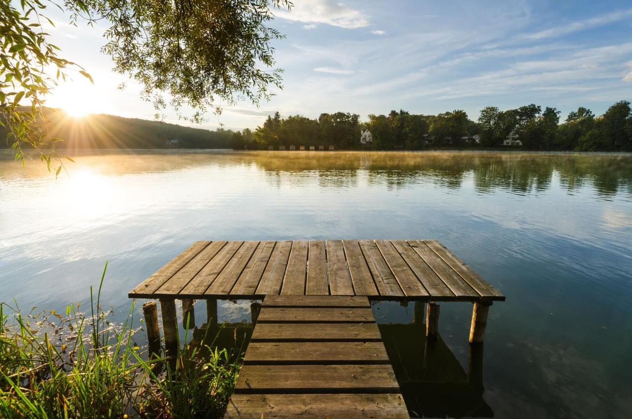 Hotel Sopherl Am - Fruehstueck Auf Der Seeterrasse, Sehr Ruhig Und Wunderschoen Am See, 3 Minuten Nach Oberpfaffenhofen, Viele Radtouren, Restaurants & Cafes In Der Umgebung