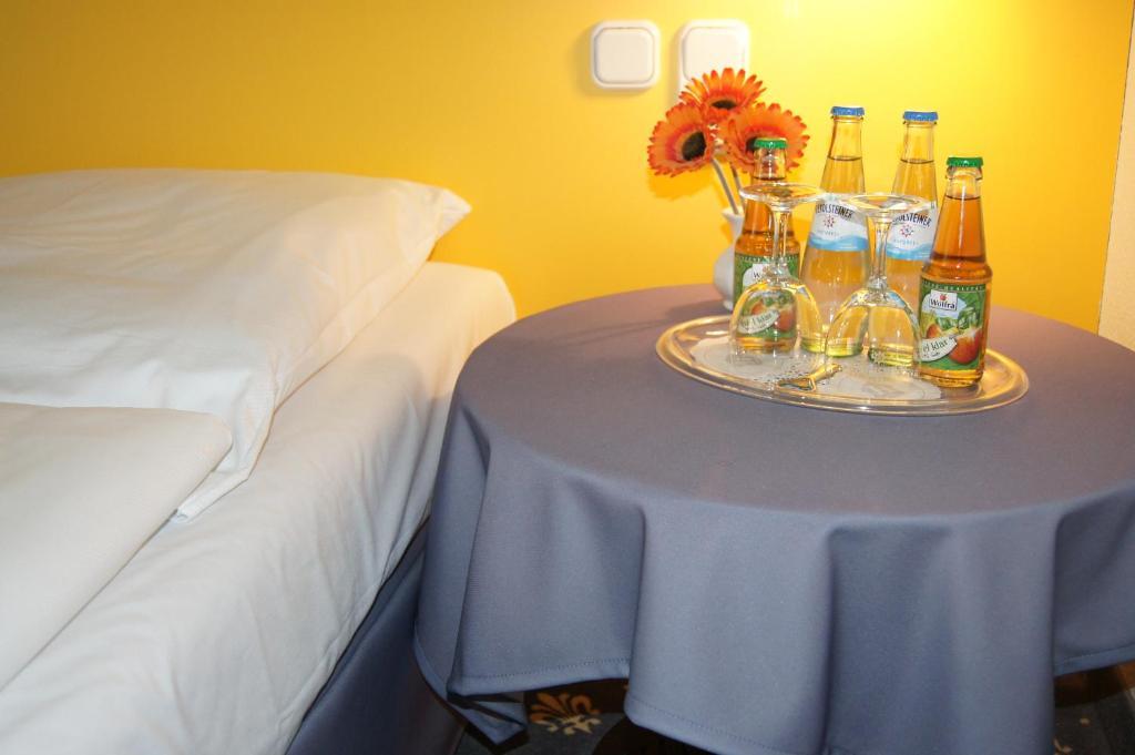 Hotel Sopherl Am - Fruehstueck Auf Der Seeterrasse, Sehr Ruhig Und Wunderschoen Am See, 3 Minuten Nach Oberpfaffenhofen, Viele Radtouren, Restaurants & Cafes In Der Umgebung 3*